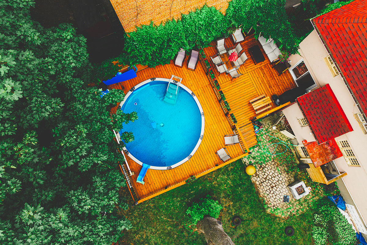 deck patio piscine par Davana